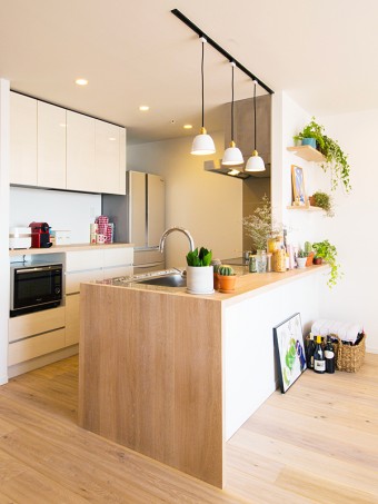 シャビーシックでフレンチカフェ風に―材料が魅力のLDK シャビーシックでフレンチカフェ風に―材料が魅力のLDK